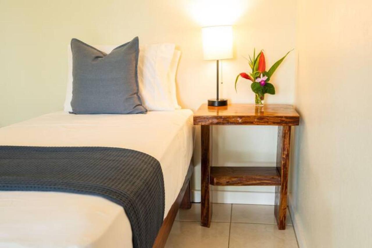 Casa Marlin Bed & Breakfast Bocas Town Exterior foto